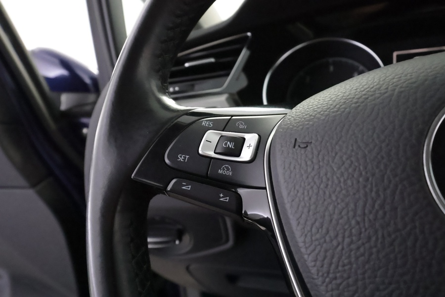 Volkswagen Touran vaihtoauto