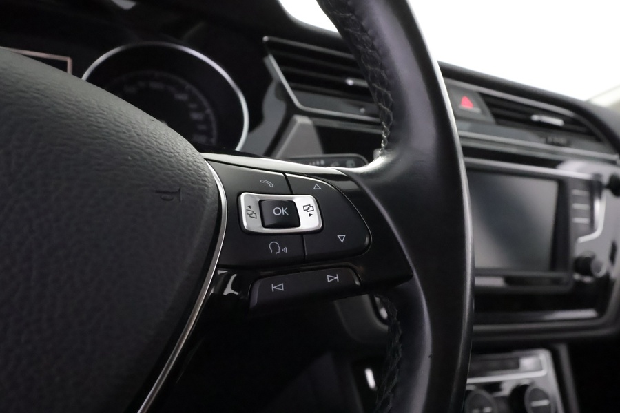 Volkswagen Touran vaihtoauto