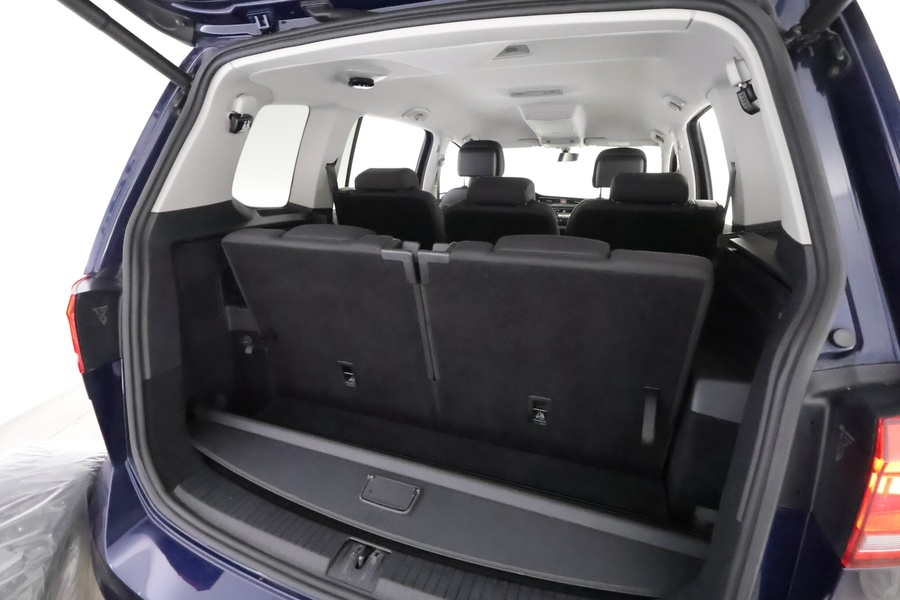 Volkswagen Touran vaihtoauto