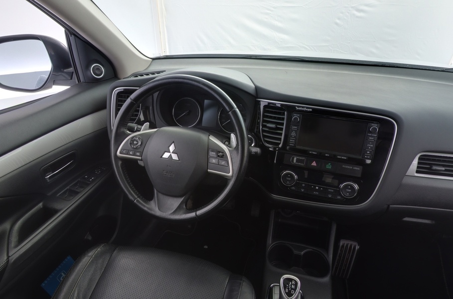 Mitsubishi Outlander PHEV vaihtoauto