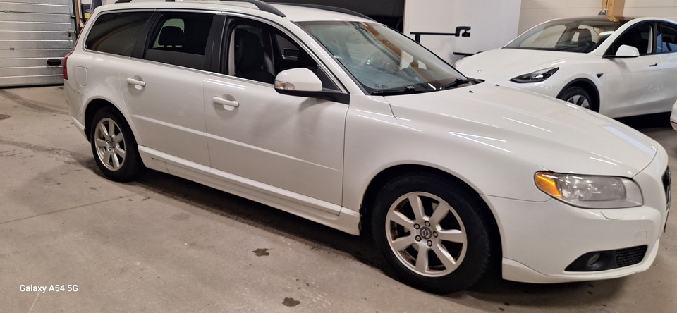 Volvo V70 vaihtoauto