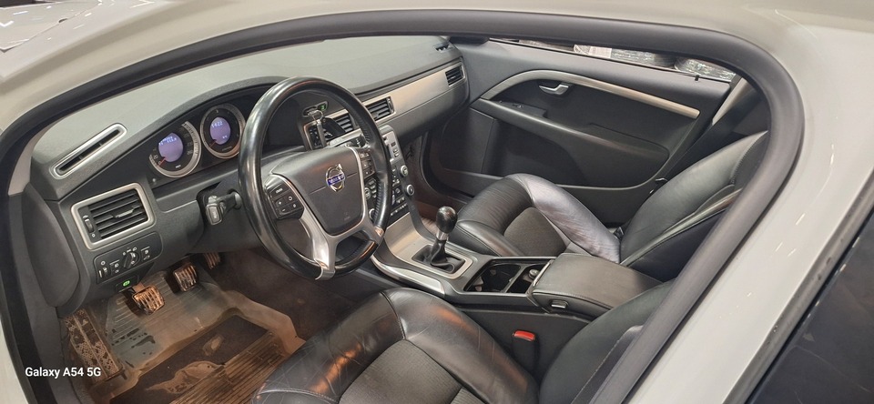 Volvo V70 vaihtoauto