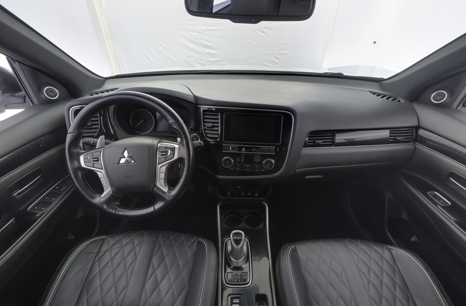 Mitsubishi Outlander PHEV vaihtoauto