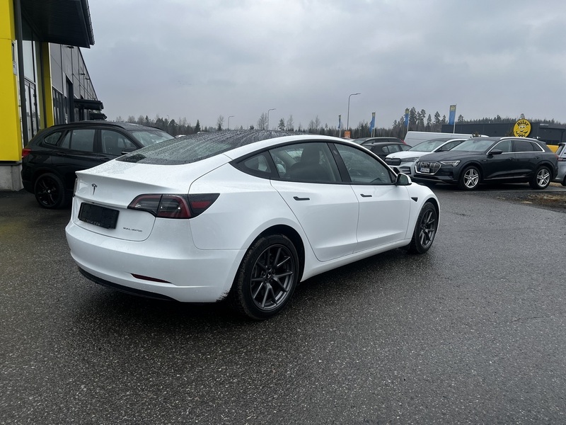 Tesla Model 3 vaihtoauto