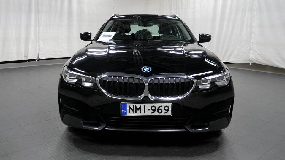 BMW 330 vaihtoauto