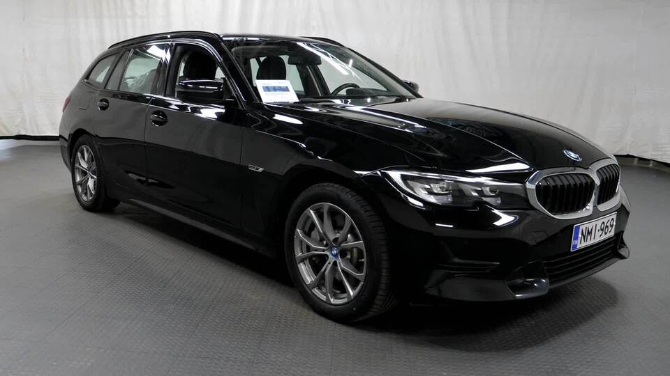 BMW 330 vaihtoauto