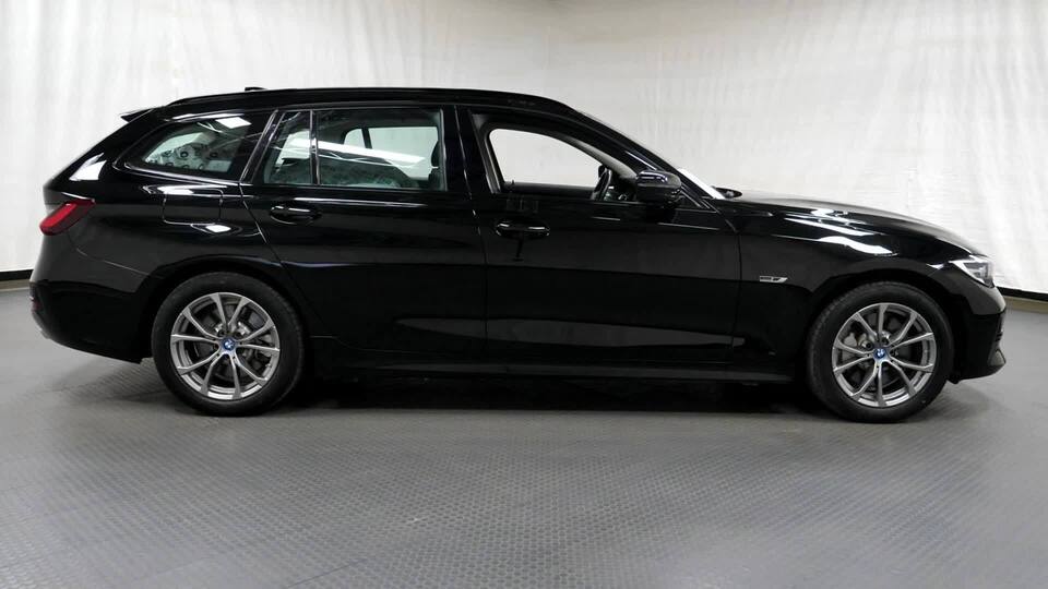 BMW 330 vaihtoauto