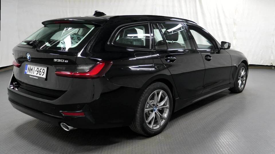 BMW 330 vaihtoauto