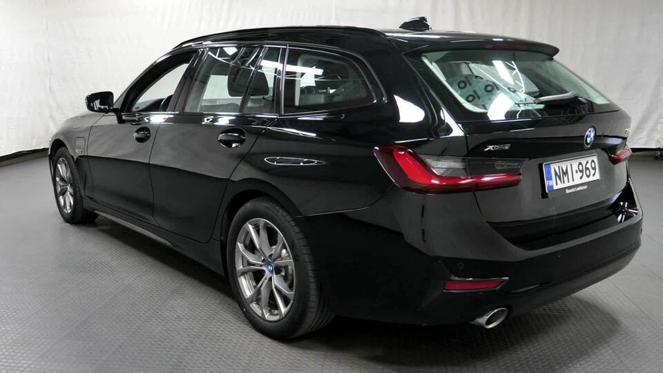 BMW 330 vaihtoauto