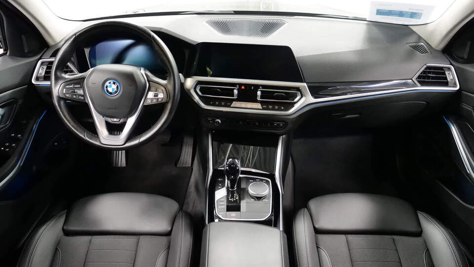 BMW 330 vaihtoauto