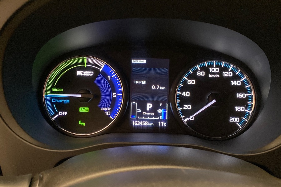 Mitsubishi Outlander PHEV vaihtoauto