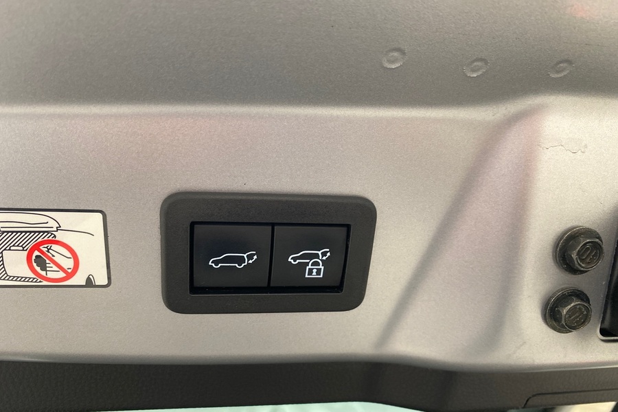 Toyota Prius Plug-in vaihtoauto