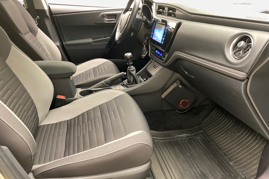 Toyota Auris vaihtoauto