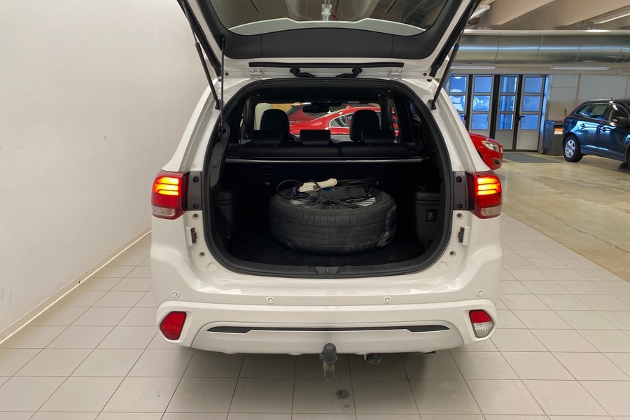 Mitsubishi Outlander PHEV vaihtoauto