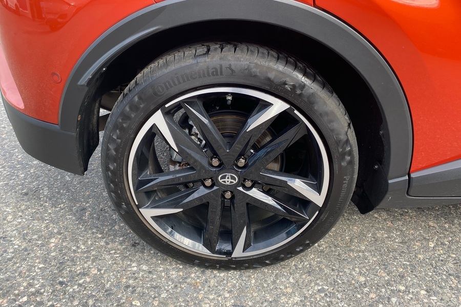 Toyota C-HR vaihtoauto