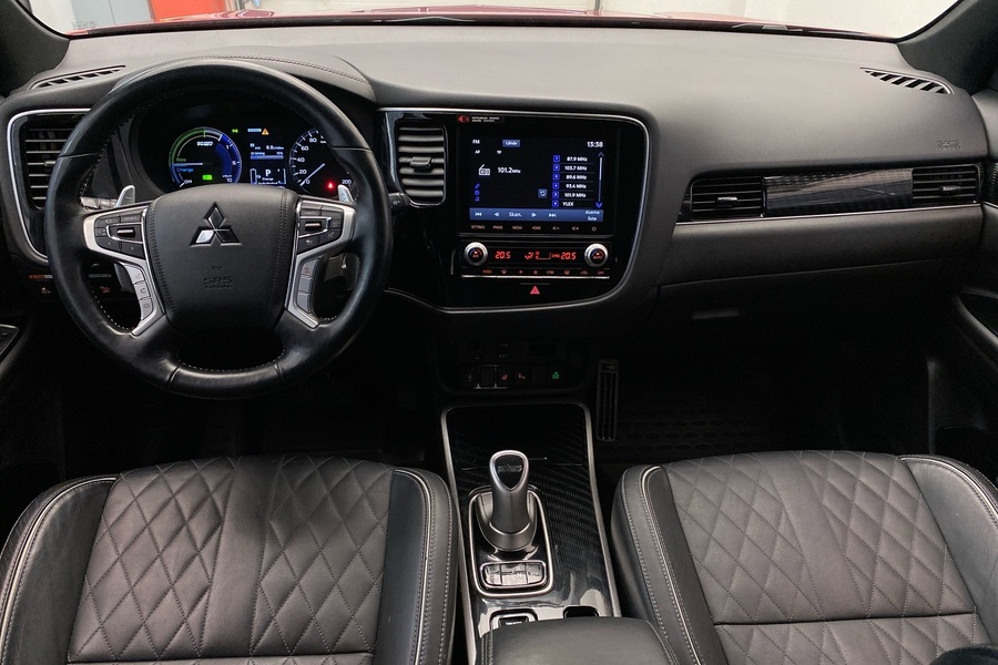Mitsubishi Outlander PHEV vaihtoauto