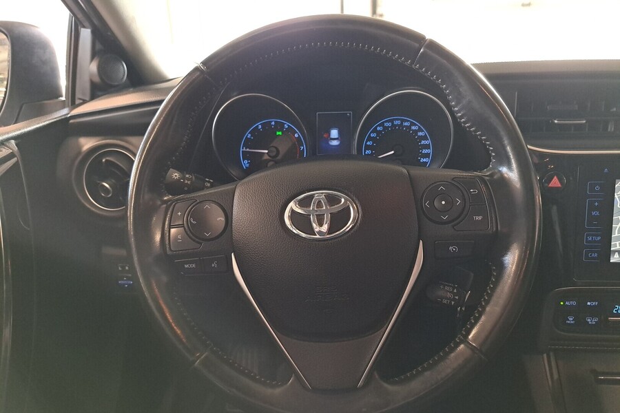 Toyota Auris vaihtoauto