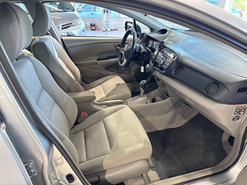 Honda Insight vaihtoauto