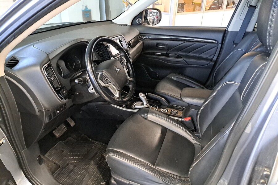 Mitsubishi Outlander PHEV vaihtoauto