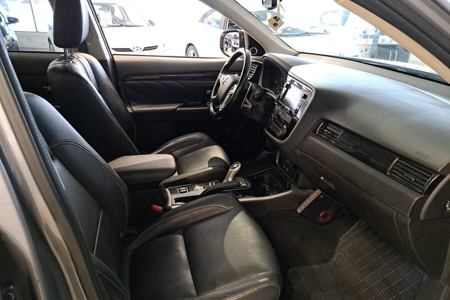 Mitsubishi Outlander PHEV vaihtoauto