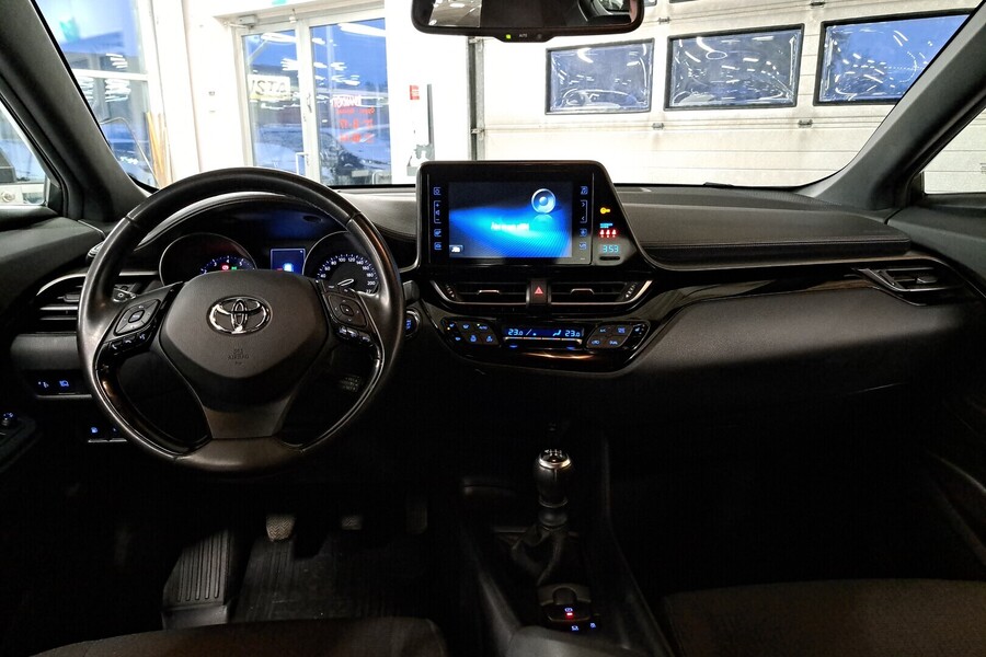 Toyota C-HR vaihtoauto