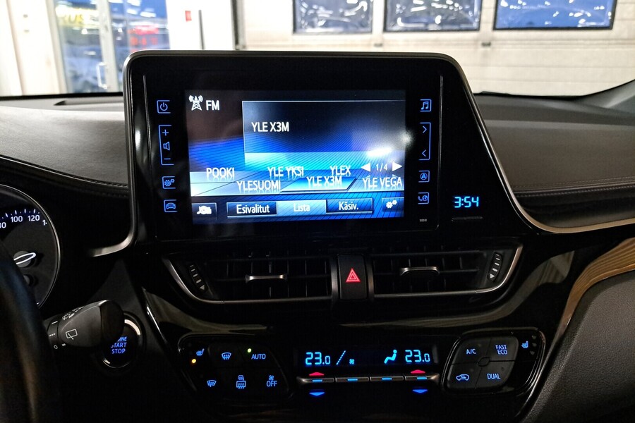 Toyota C-HR vaihtoauto