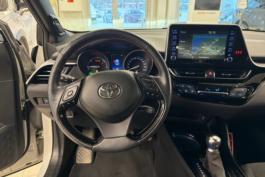 Toyota C-HR vaihtoauto