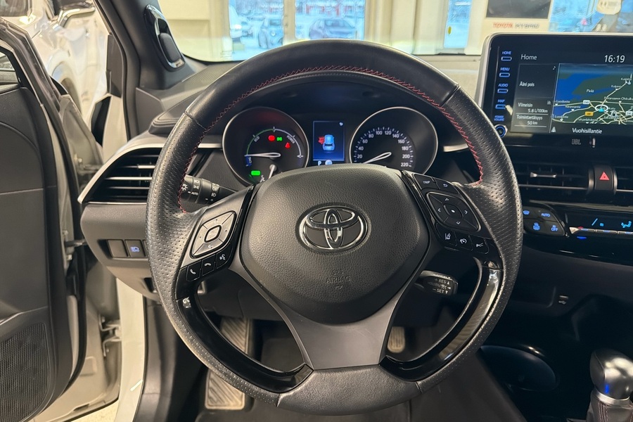 Toyota C-HR vaihtoauto
