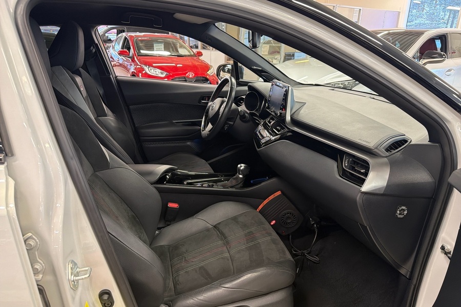 Toyota C-HR vaihtoauto