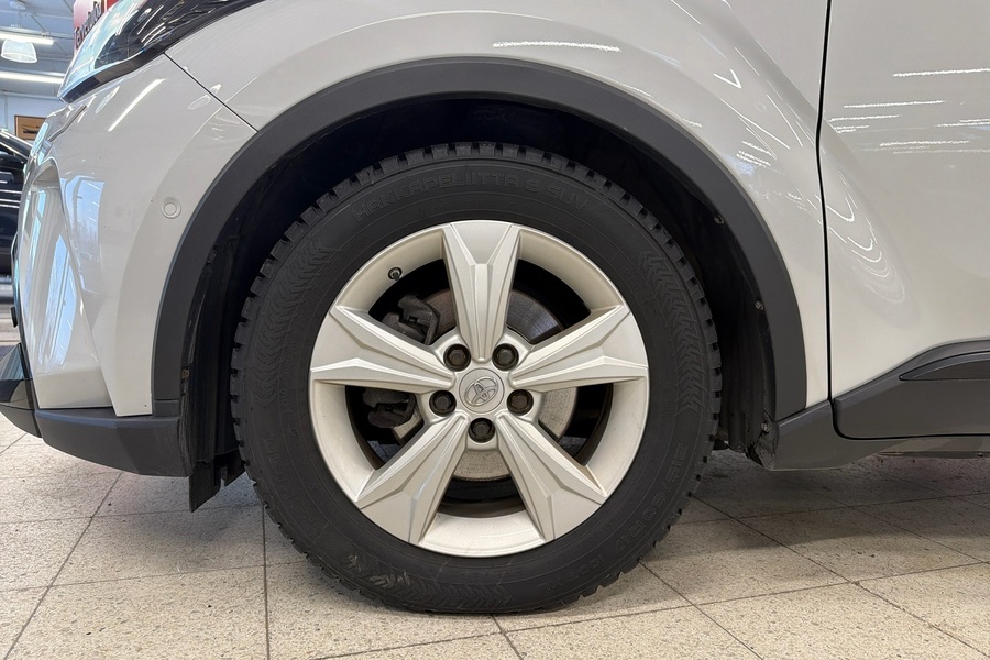 Toyota C-HR vaihtoauto