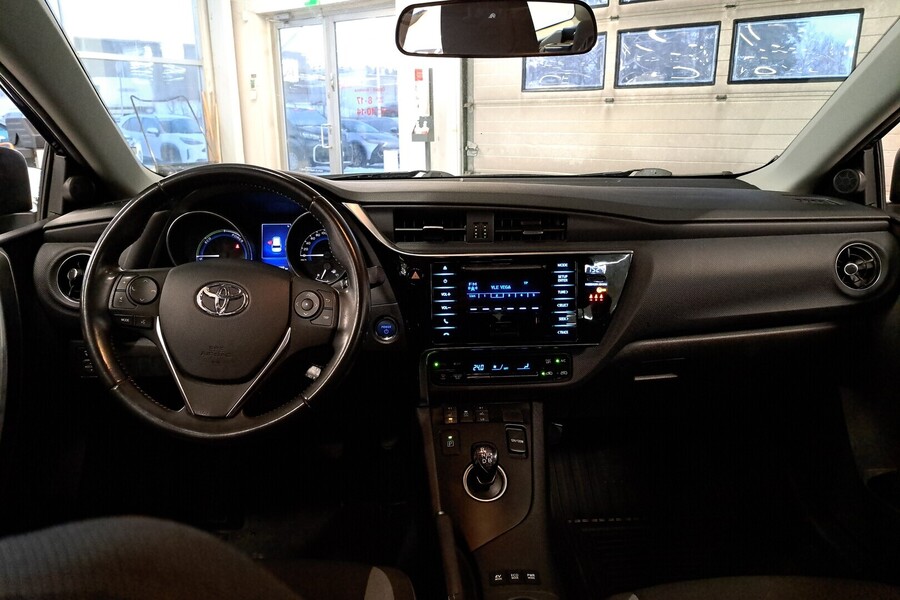 Toyota Auris vaihtoauto