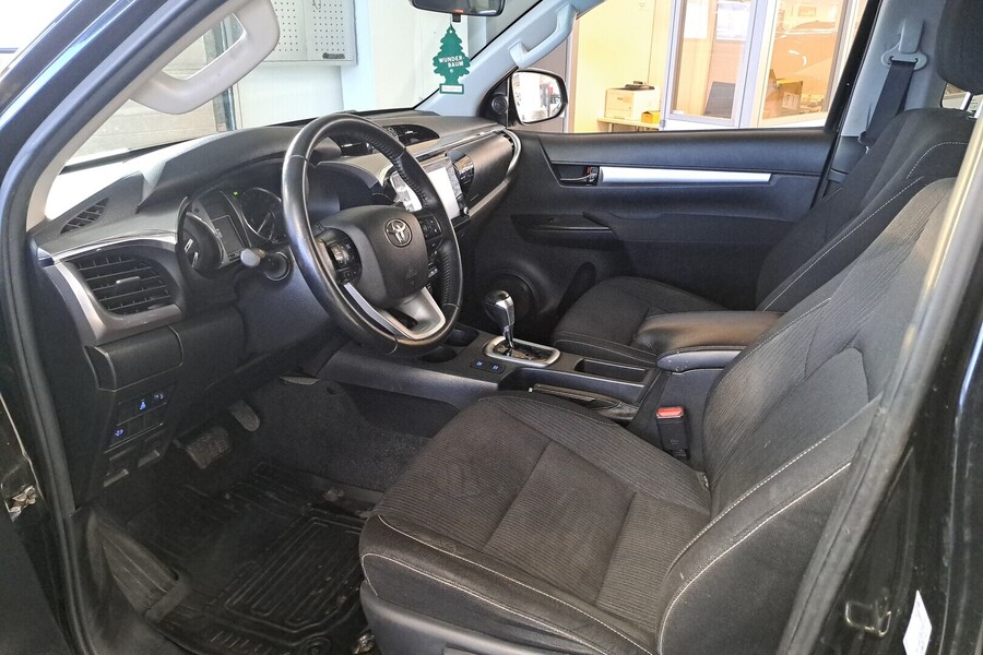 Toyota Hilux vaihtoauto