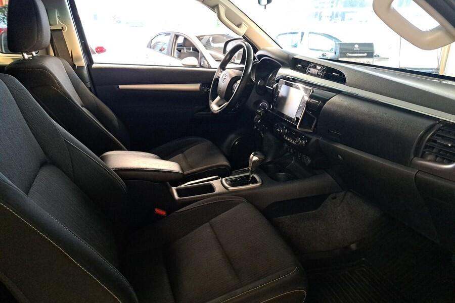 Toyota Hilux vaihtoauto