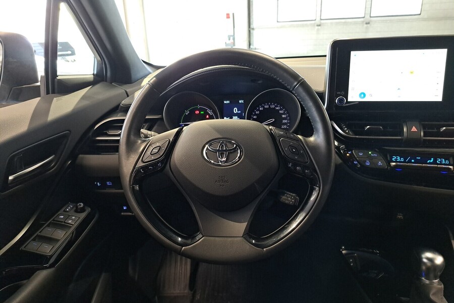 Toyota C-HR vaihtoauto