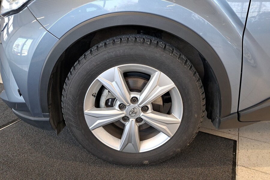 Toyota C-HR vaihtoauto