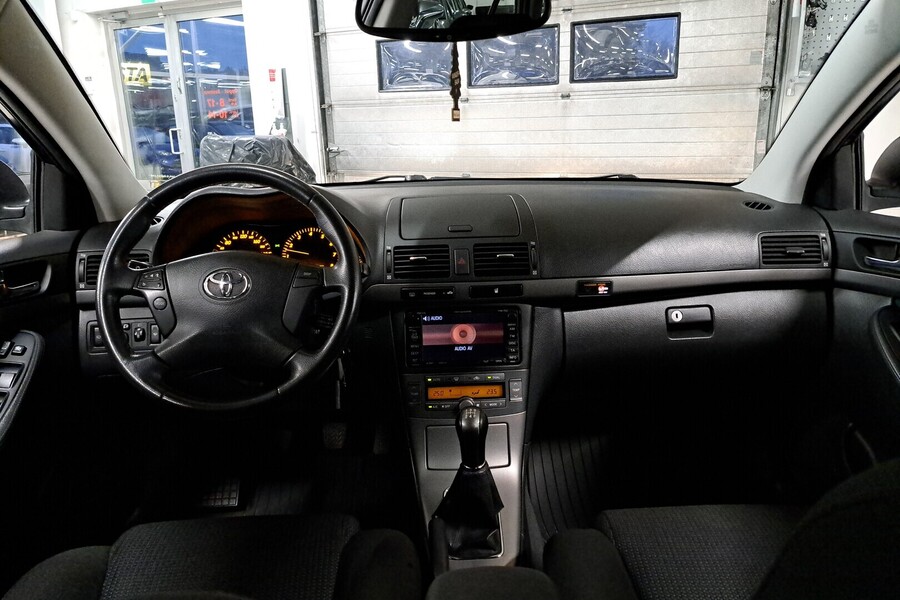 Toyota Avensis vaihtoauto