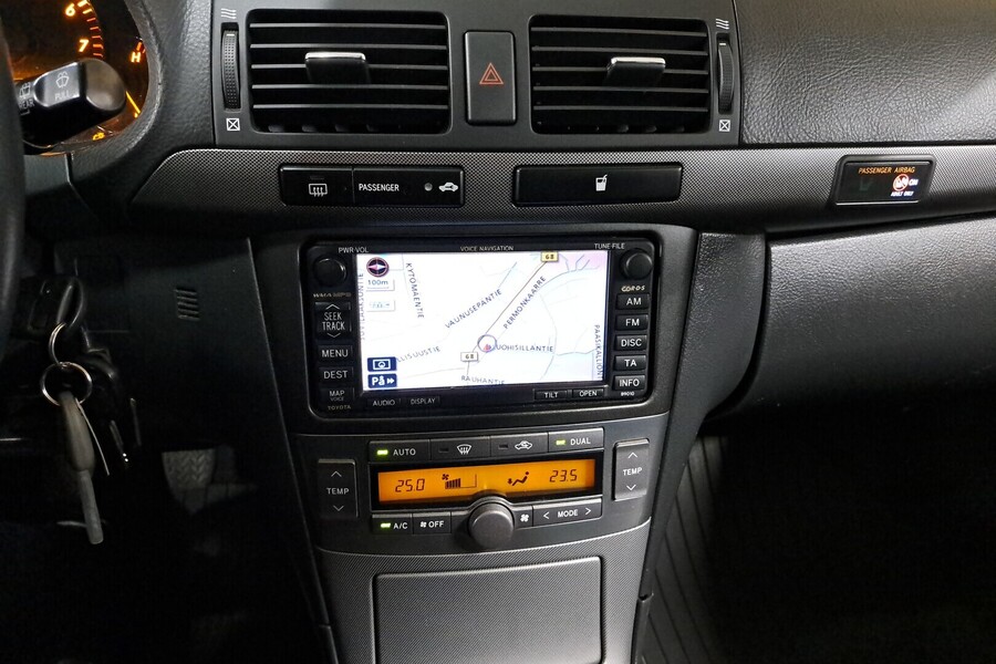 Toyota Avensis vaihtoauto