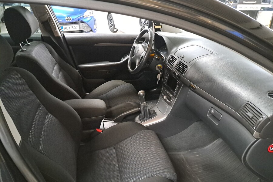 Toyota Avensis vaihtoauto