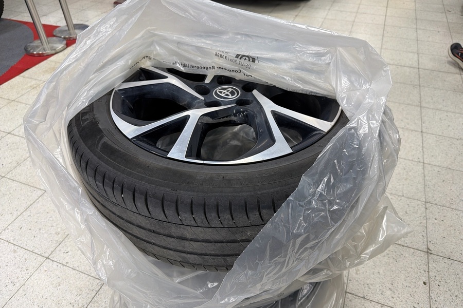 Toyota C-HR vaihtoauto