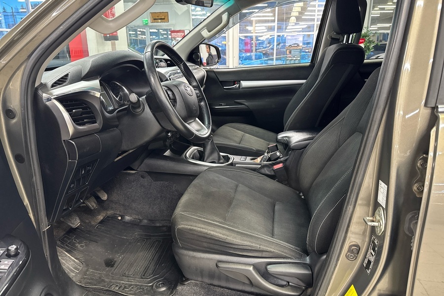 Toyota Hilux vaihtoauto