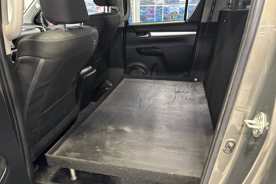 Toyota Hilux vaihtoauto