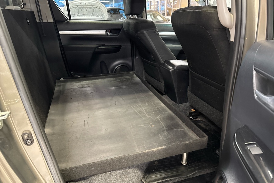 Toyota Hilux vaihtoauto