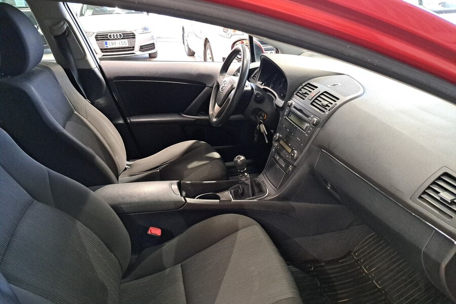 Toyota Avensis vaihtoauto