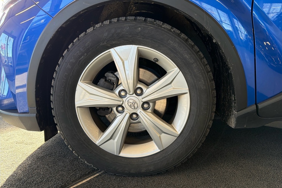 Toyota C-HR vaihtoauto