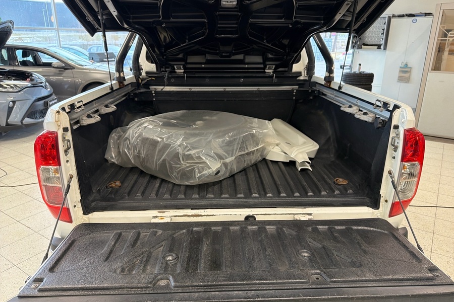 Nissan Navara vaihtoauto