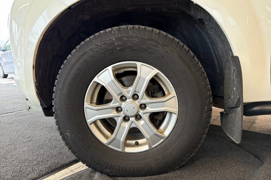 Nissan Navara vaihtoauto