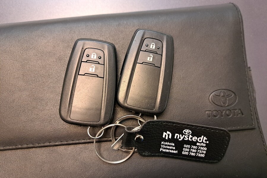 Toyota C-HR vaihtoauto