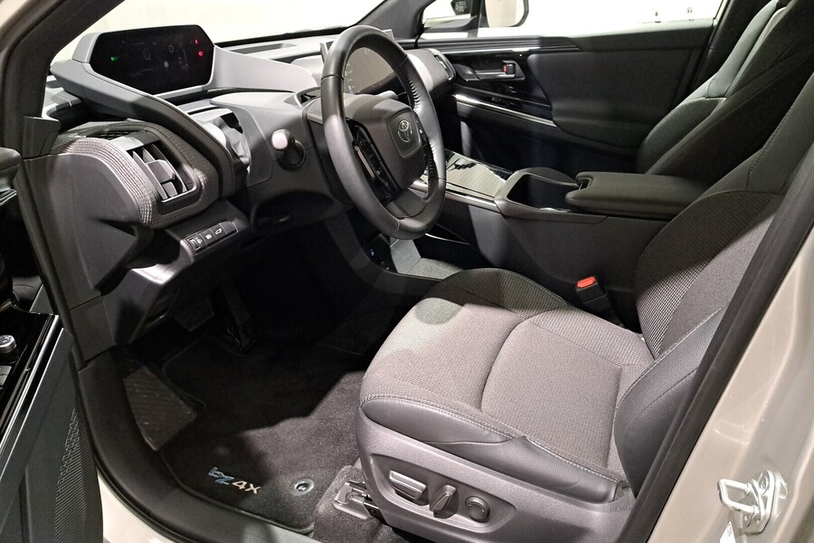 Toyota bZ4X vaihtoauto