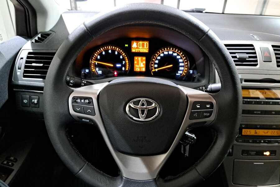 Toyota Avensis vaihtoauto