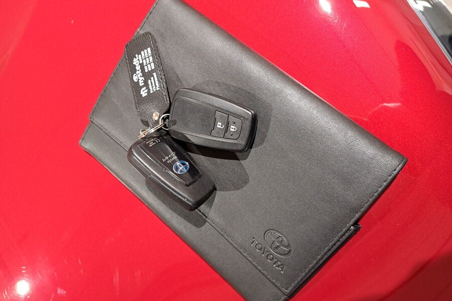 Toyota C-HR vaihtoauto